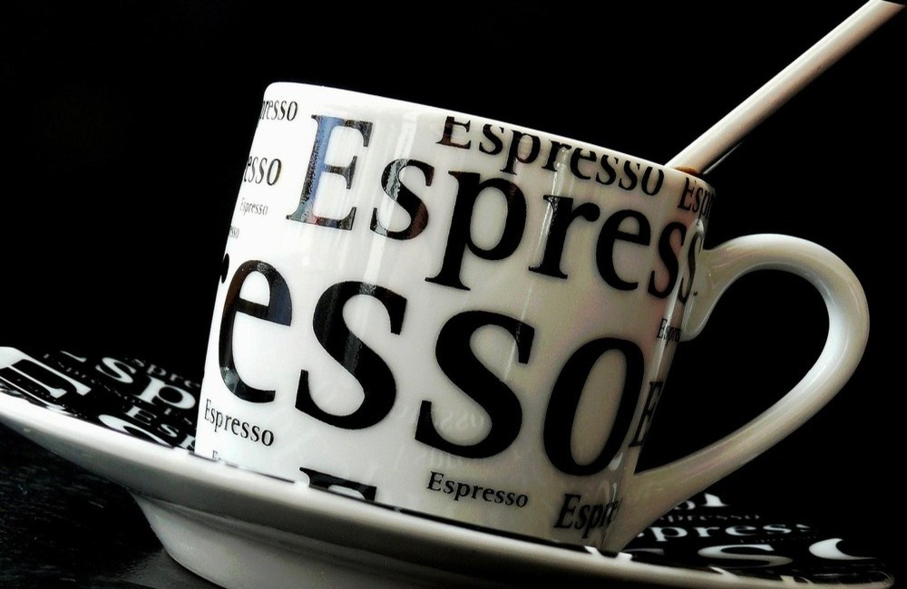 Espresso Tasse schwarz-weiß