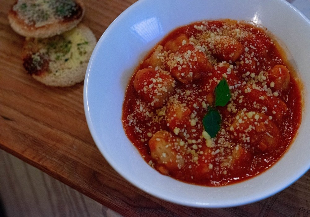 Gnocchi mit Tomaten-Basilikum-Sauce