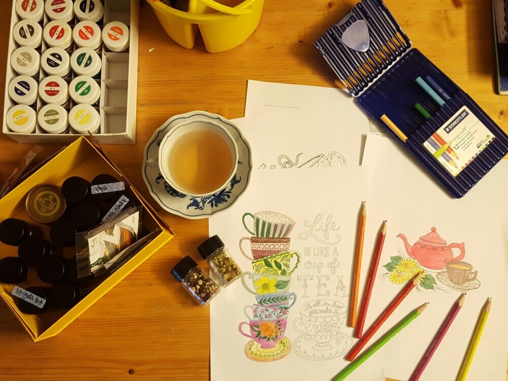 Moderne Zeichnung Kaffeetassen Kaffeekanne